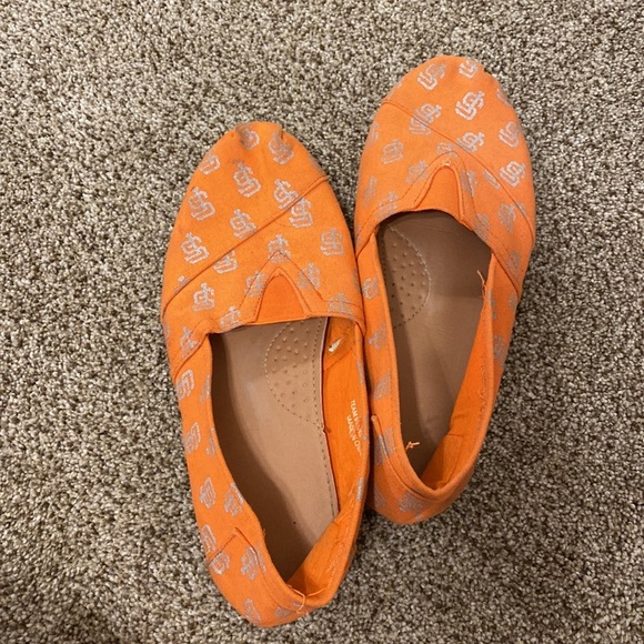 Women’s San Francisco Giants shoe. - Picture 4 of 6